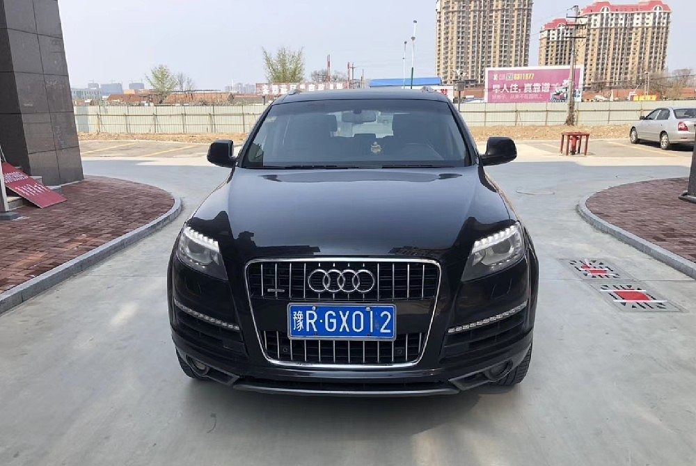 奥迪Q7(进口) 2010 款3.0 TDI quattro 领先型运动典藏版