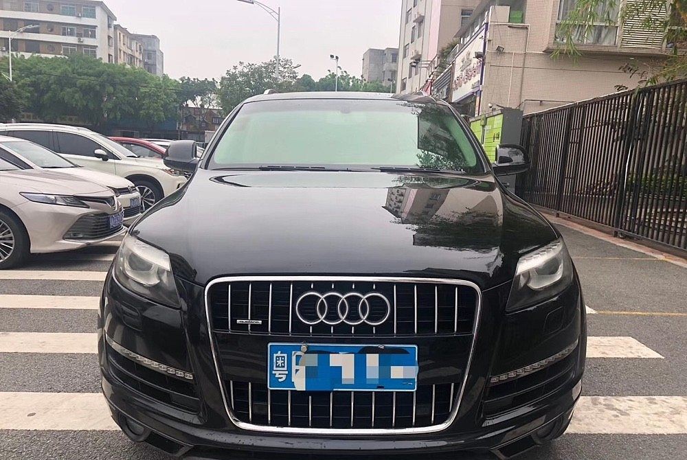 奥迪Q7(进口) 2012 款3.0 TFSI quattro(245kW)专享型