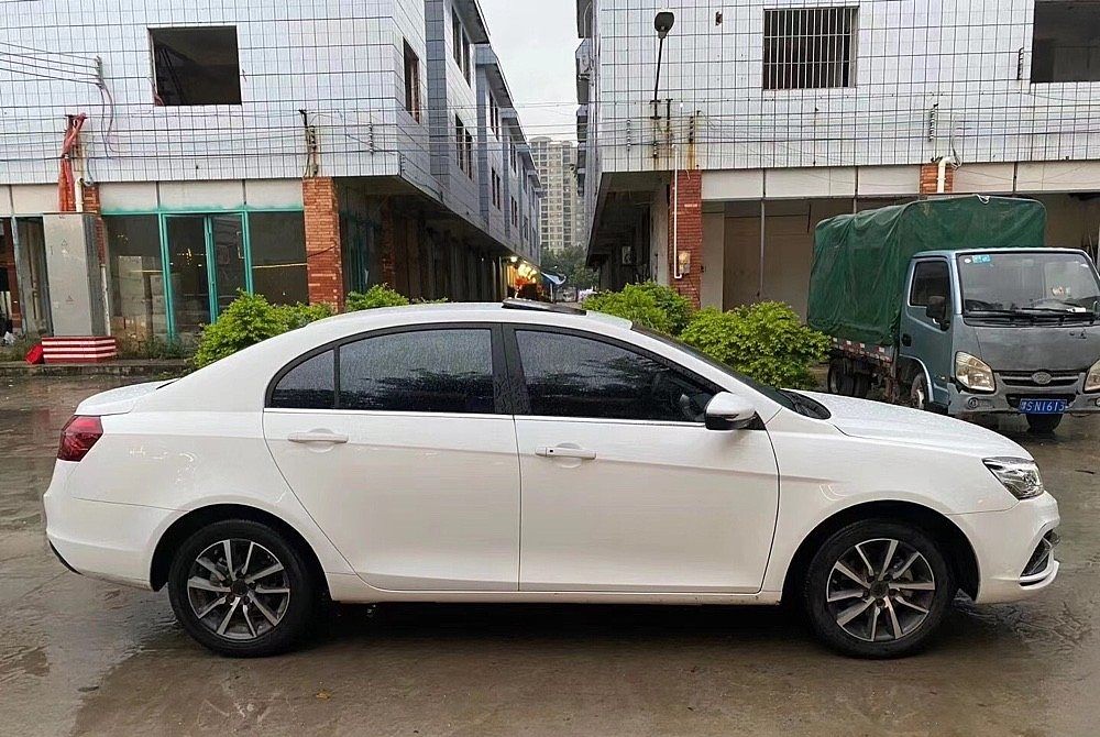 吉利汽车 吉利帝豪 2018款 1.5L CVT 尊贵版